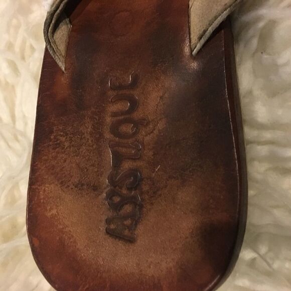 Mystique Beaded Thong Wooden Bottom Flat Sandals - Picture 4 of 5